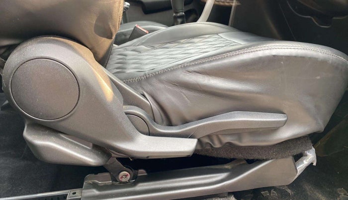2022 Maruti BREZZA VXI SMART HYBRID, Petrol, Manual, 17,331 km, Driver Side Adjustment Panel