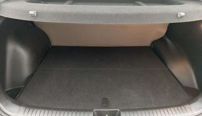 2015 Hyundai Creta SX PLUS 1.6 PETROL, Petrol, Manual, 59,166 km, Boot Inside