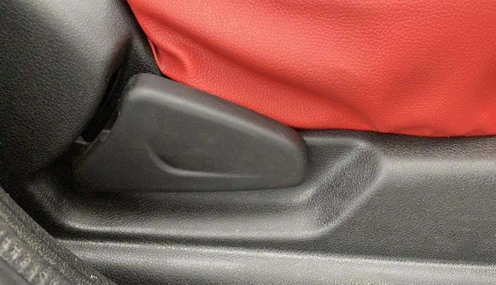 2017 Renault Kwid RXL, Petrol, Manual, 17,538 km, Driver Side Adjustment Panel