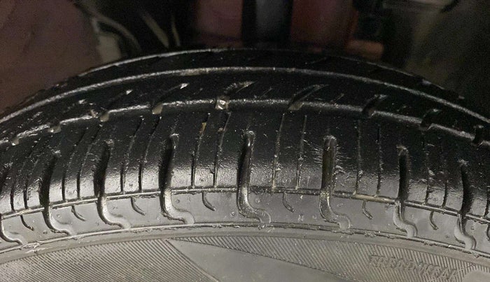 2017 Renault Kwid RXL, Petrol, Manual, 17,538 km, Right Front Tyre Tread