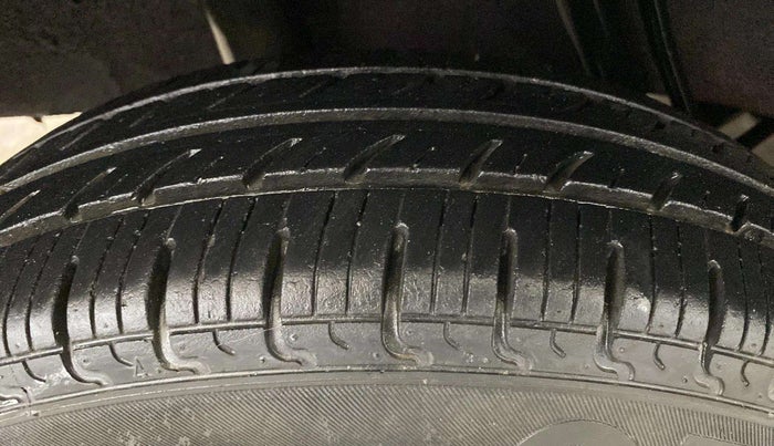 2017 Renault Kwid RXL, Petrol, Manual, 17,538 km, Right Rear Tyre Tread
