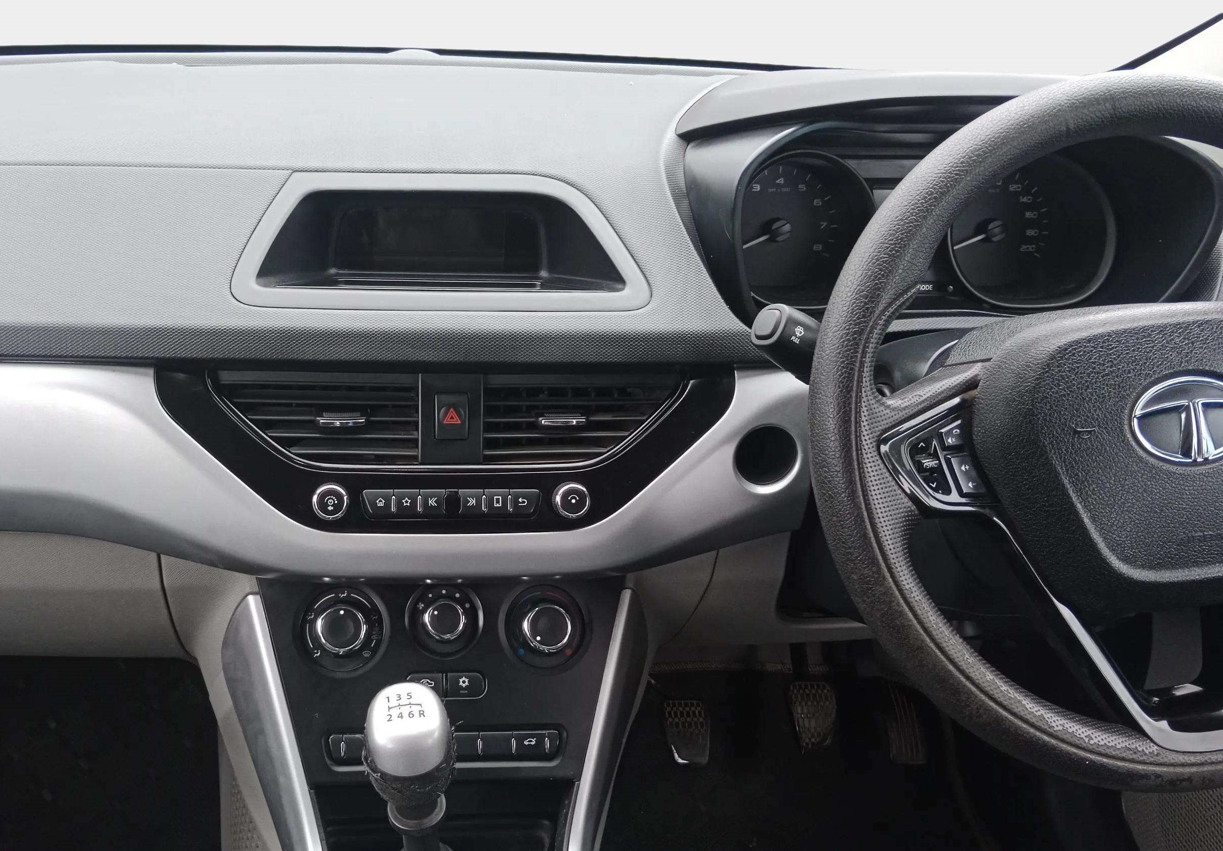 Center-console---infotainment-28