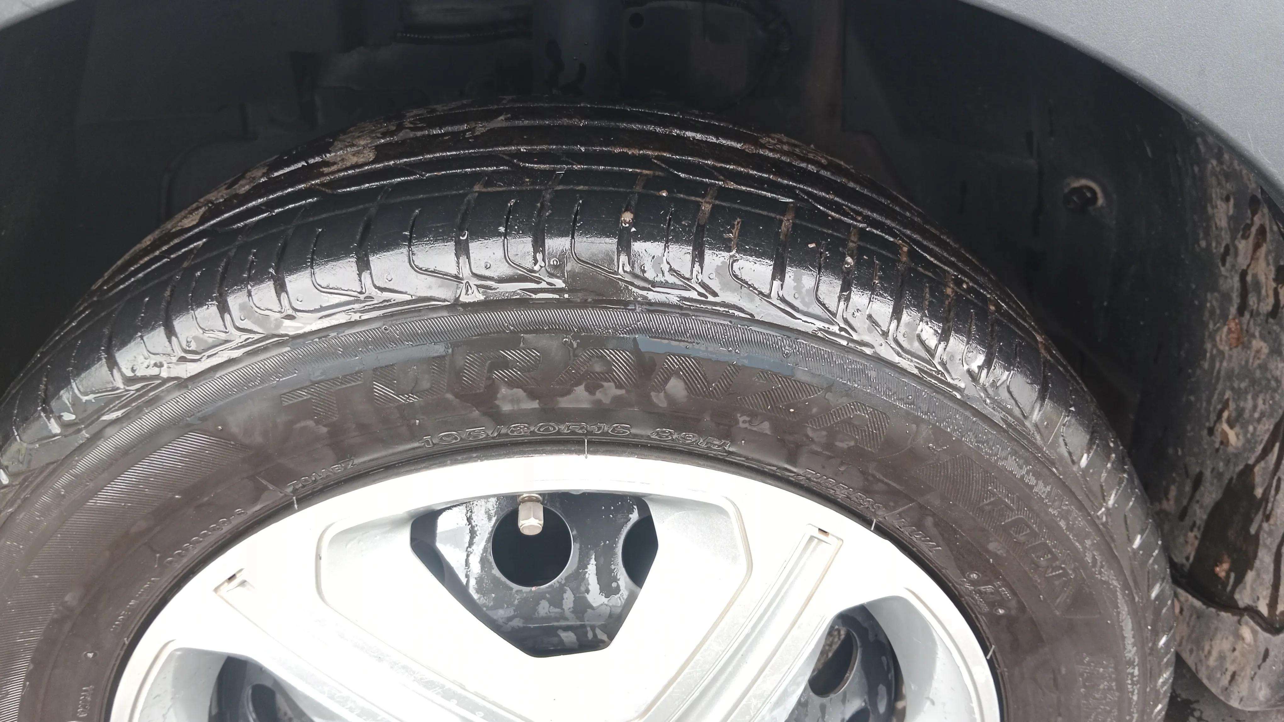 LHS-Front-Tyre-Tread-20