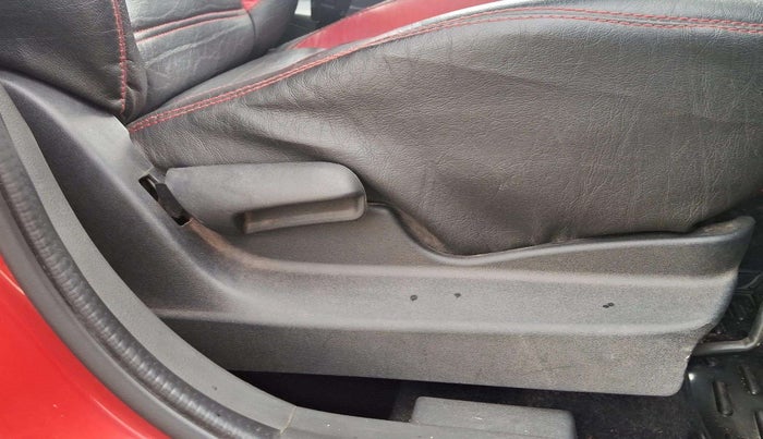 2017 Maruti Vitara Brezza VDI (O), Diesel, Manual, 90,571 km, Driver Side Adjustment Panel