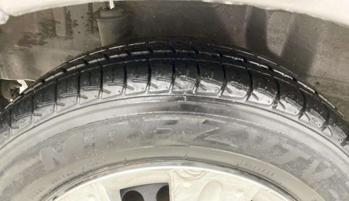 2015 Honda Brio S MT, Petrol, Manual, 43,414 km, Right Rear Tyre Tread