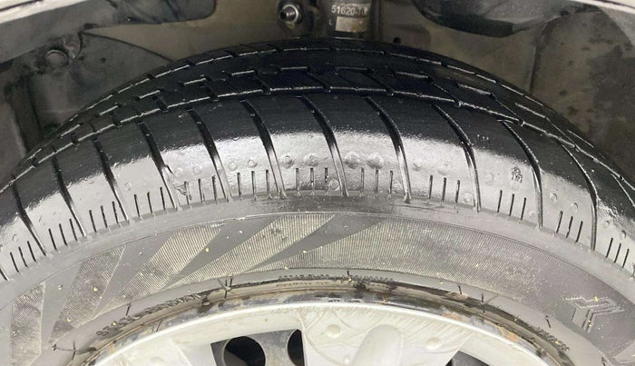 2015 Honda Brio S MT, Petrol, Manual, 43,414 km, Left Front Tyre Tread