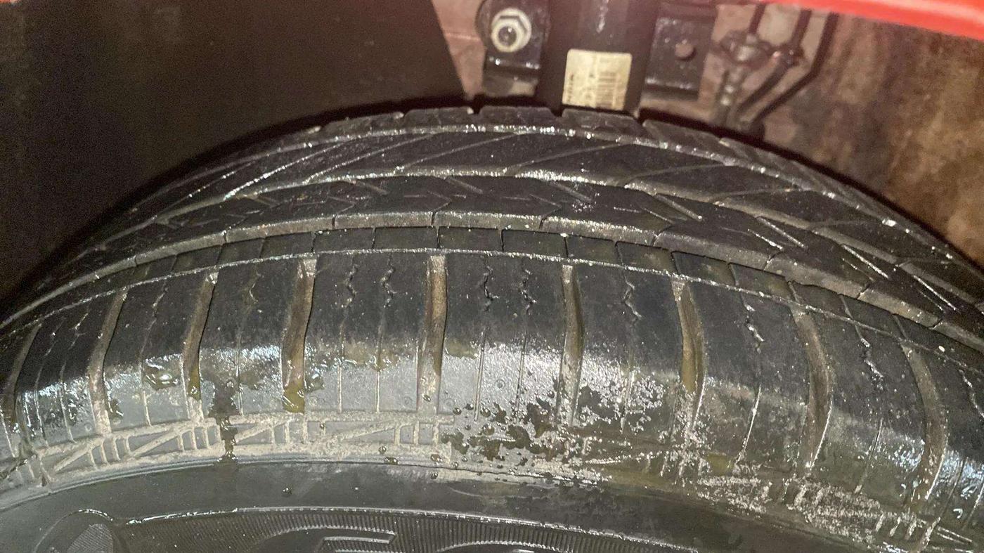 2020 Volkswagen Polo TRENDLINE 1.0L, Petrol, Manual, 20,155 km, Left Front Tyre Tread