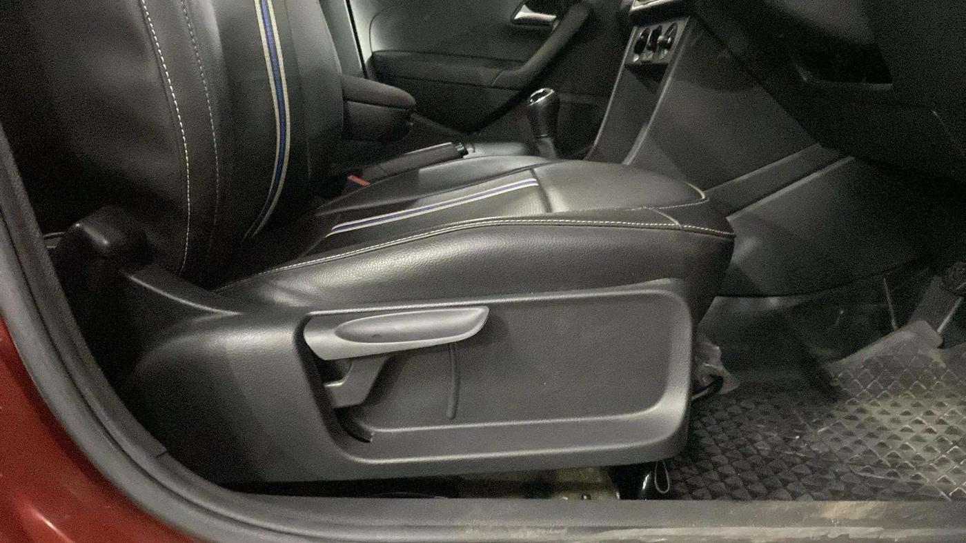 2020 Volkswagen Polo TRENDLINE 1.0L, Petrol, Manual, 20,155 km, Driver Side Adjustment Panel