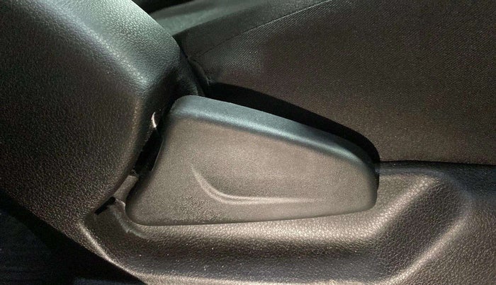 2023 Renault Kwid RXT 1.0, Petrol, Manual, 12,289 km, Driver Side Adjustment Panel