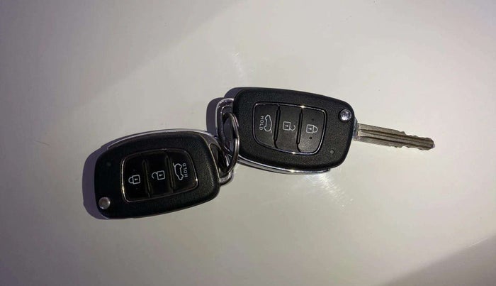 2018 Hyundai Creta E PLUS 1.6 PETROL, Petrol, Manual, 73,737 km, Key Close Up