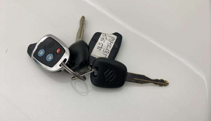 2018 Maruti Celerio VXI CNG, CNG, Manual, 43,469 km, Key Close Up