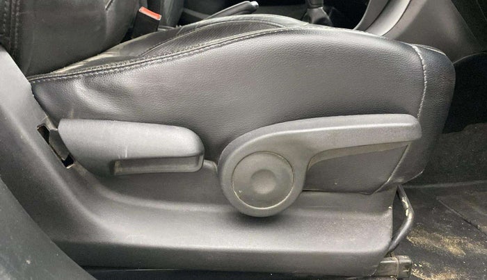 2017 Maruti Ciaz S 1.4 MT PETROL, Petrol, Manual, 1,33,516 km, Driver Side Adjustment Panel