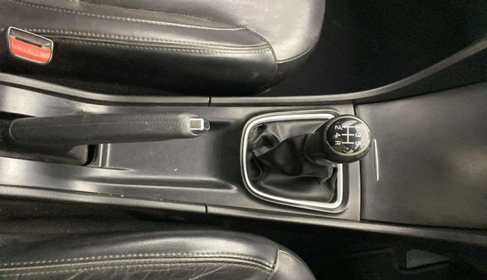 2017 Maruti Ciaz S 1.4 MT PETROL, Petrol, Manual, 1,33,516 km, Gear Lever