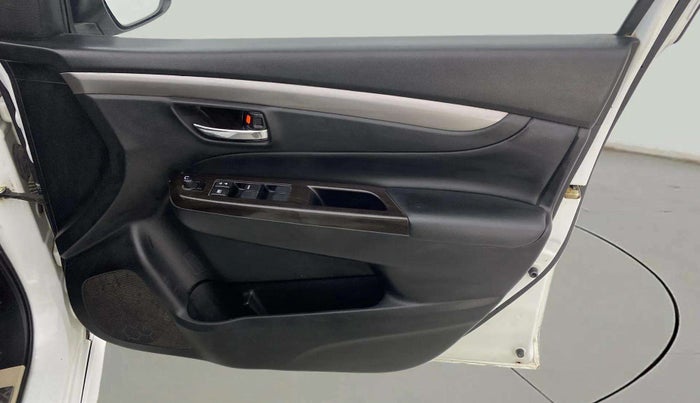 2017 Maruti Ciaz S 1.4 MT PETROL, Petrol, Manual, 1,33,516 km, Driver Side Door Panels Control