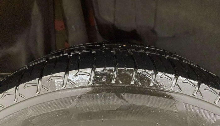 2023 Maruti Swift ZXI CNG, CNG, Manual, 52,192 km, Right Rear Tyre Tread
