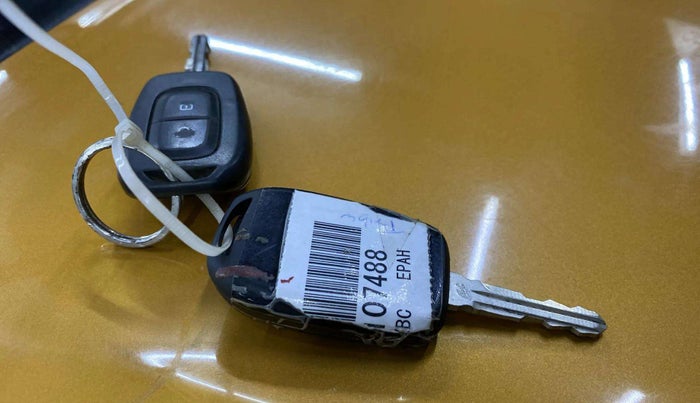 2021 Renault TRIBER RXL MT, Petrol, Manual, 38,906 km, Key Close Up