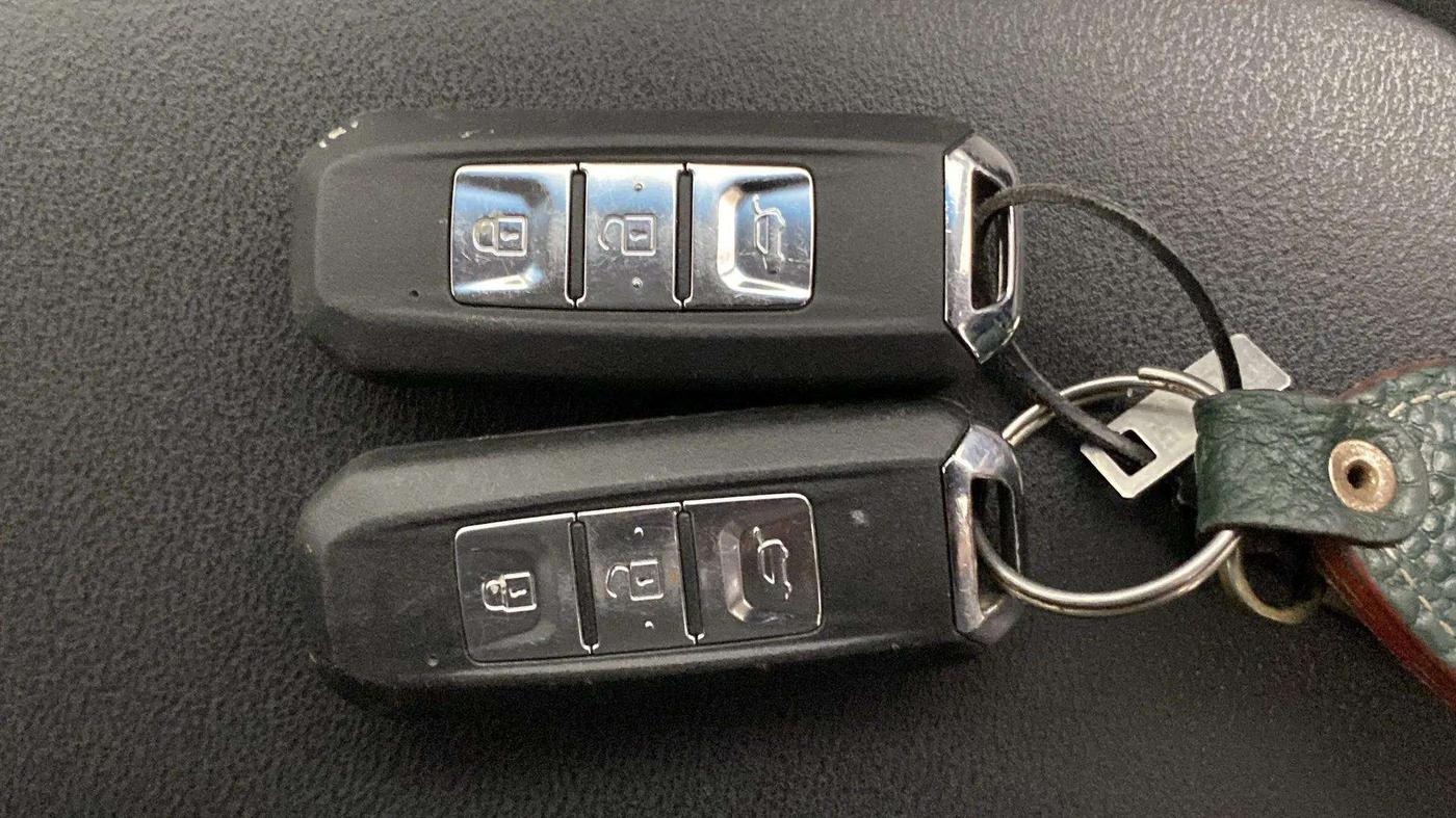 2019 MG HECTOR SHARP 1.5 DCT PETROL, CNG, Automatic, 25,105 km, Key Close Up
