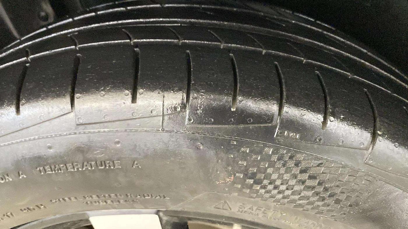2019 MG HECTOR SHARP 1.5 DCT PETROL, CNG, Automatic, 25,105 km, Left Front Tyre Tread