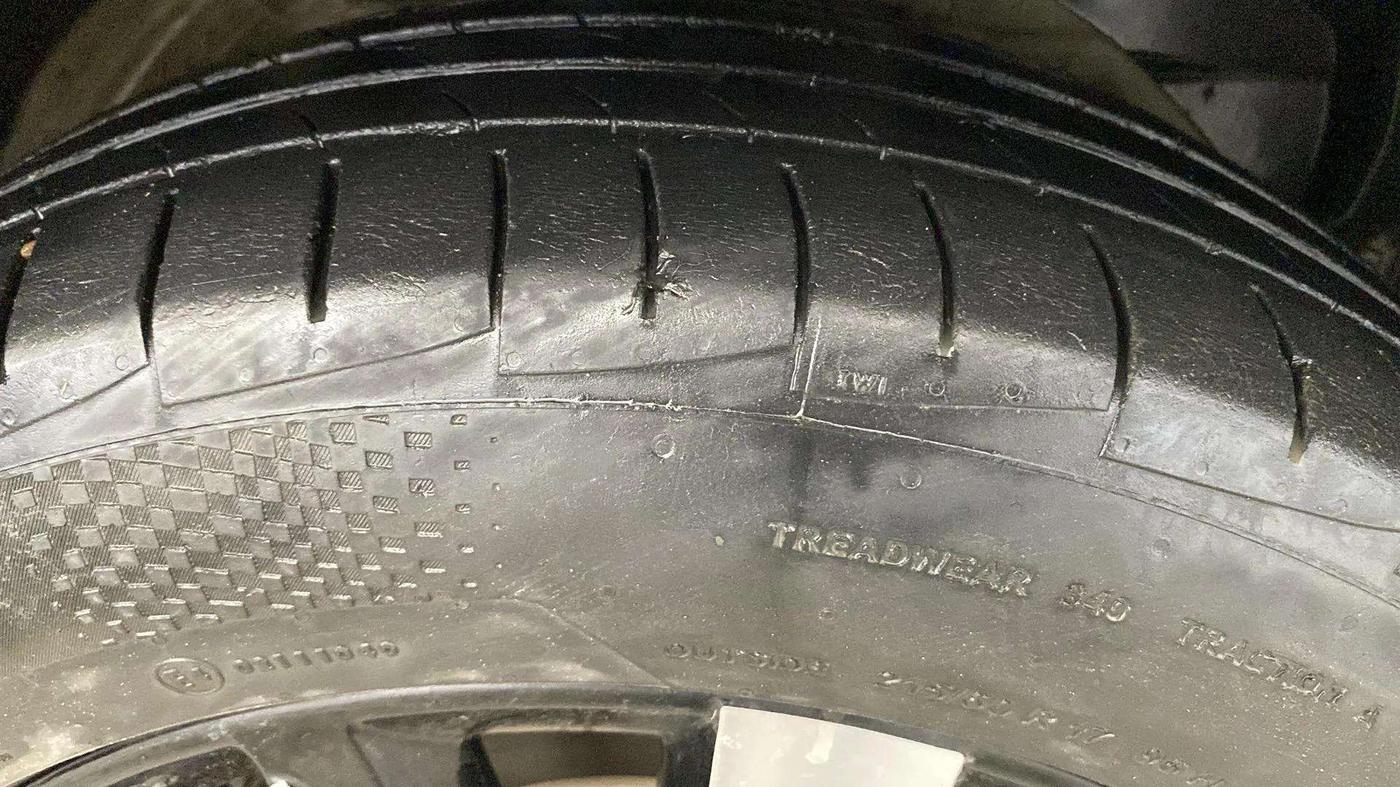 2019 MG HECTOR SHARP 1.5 DCT PETROL, CNG, Automatic, 25,105 km, Right Front Tyre Tread