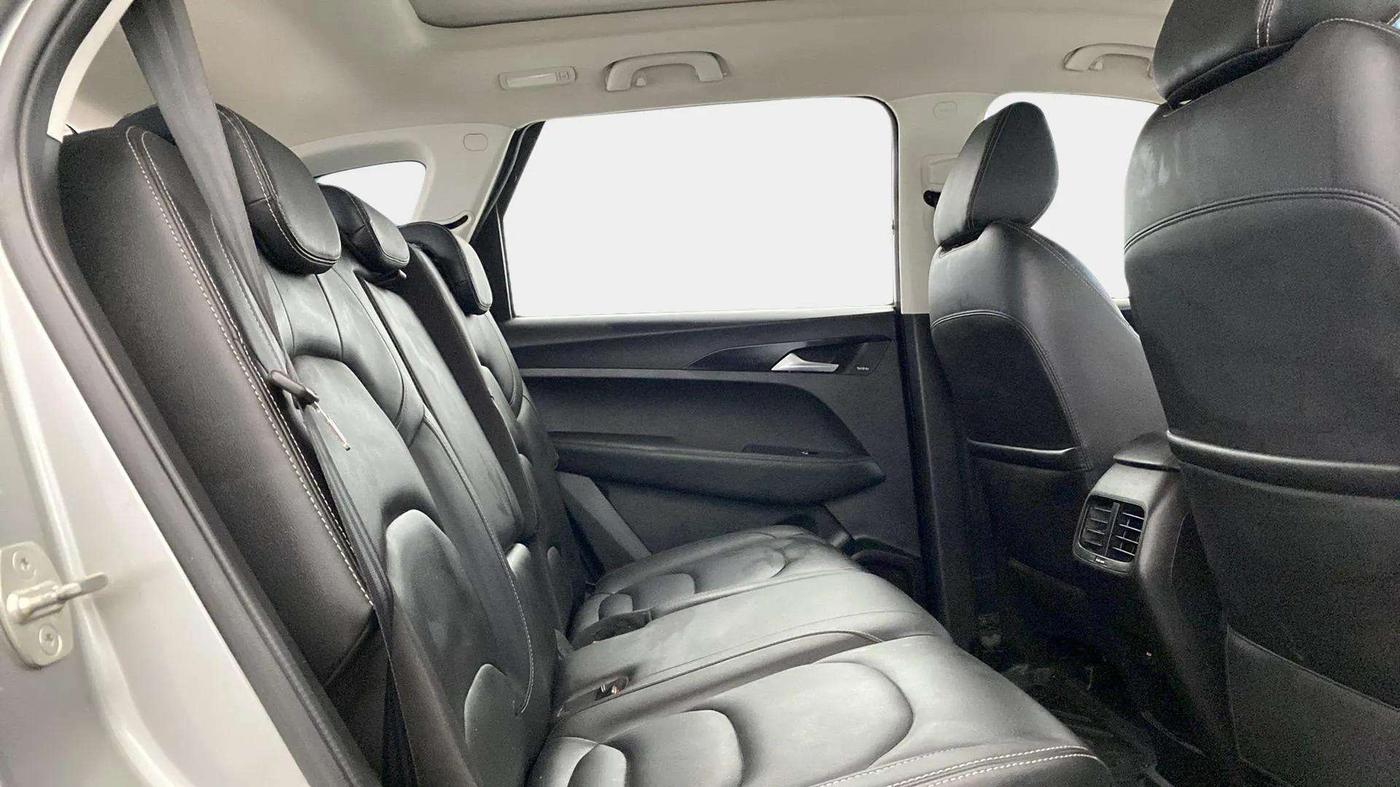 2019 MG HECTOR SHARP 1.5 DCT PETROL, CNG, Automatic, 25,105 km, Right Side Rear Door Cabin