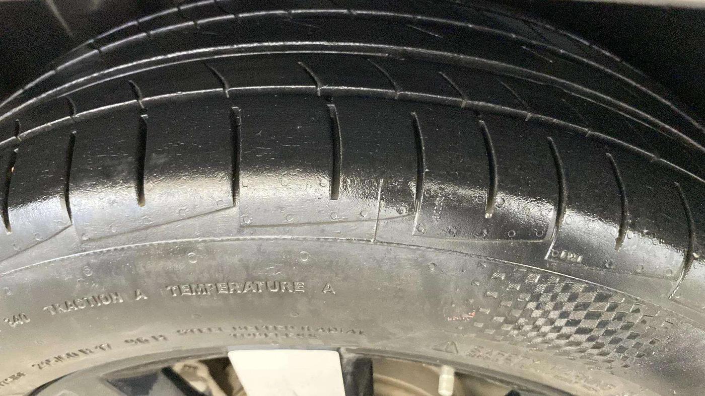 2019 MG HECTOR SHARP 1.5 DCT PETROL, CNG, Automatic, 25,105 km, Right Rear Tyre Tread