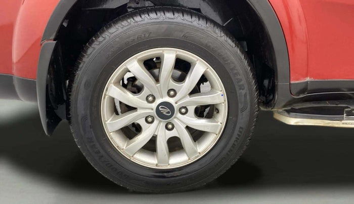 2017 Mahindra XUV500 W10 AT, Diesel, Automatic, 74,720 km, Right Rear Wheel