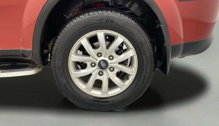 2017 Mahindra XUV500 W10 AT, Diesel, Automatic, 74,720 km, Left Rear Wheel