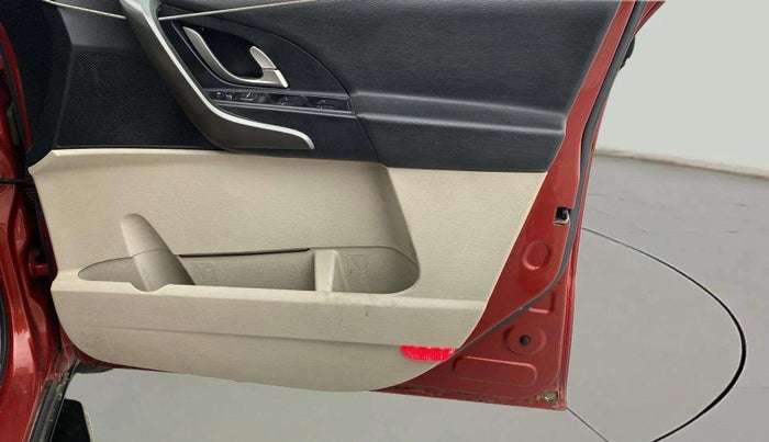 2017 Mahindra XUV500 W10 AT, Diesel, Automatic, 74,720 km, Driver Side Door Panels Control