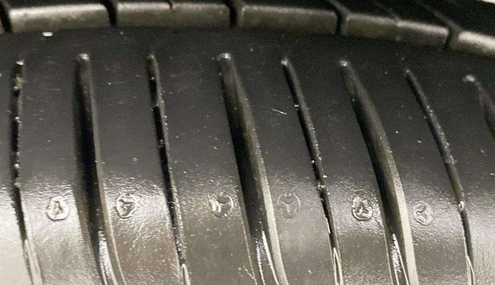 2017 Mahindra XUV500 W10 AT, Diesel, Automatic, 74,720 km, Left Front Tyre Tread