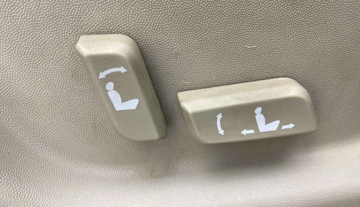 2017 Mahindra XUV500 W10 AT, Diesel, Automatic, 74,720 km, Driver Side Adjustment Panel