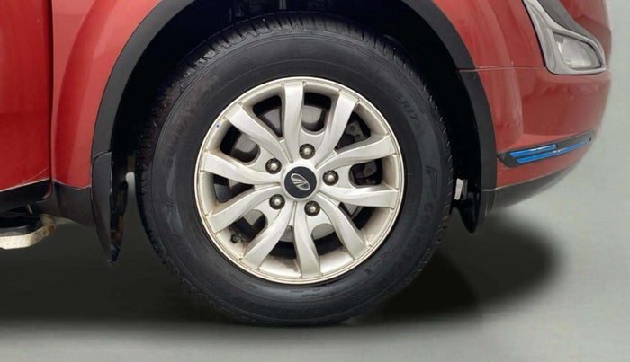 2017 Mahindra XUV500 W10 AT, Diesel, Automatic, 74,720 km, Right Front Wheel
