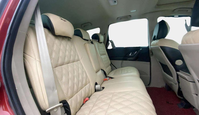 2017 Mahindra XUV500 W10 AT, Diesel, Automatic, 74,720 km, Right Side Rear Door Cabin