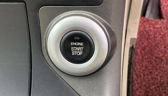 2017 Mahindra XUV500 W10 AT, Diesel, Automatic, 74,720 km, Keyless Start/ Stop Button