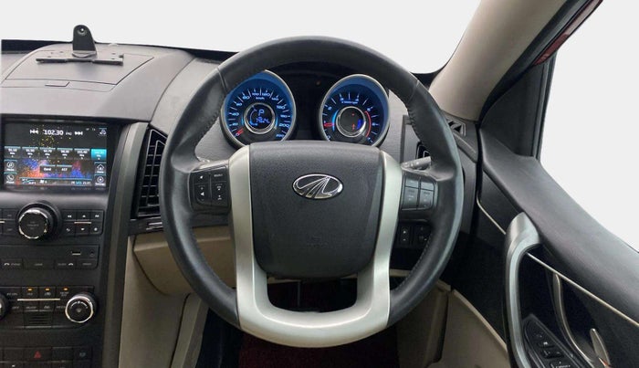 2017 Mahindra XUV500 W10 AT, Diesel, Automatic, 74,720 km, Steering Wheel Close Up