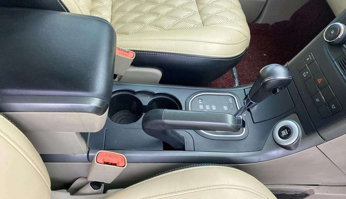 2017 Mahindra XUV500 W10 AT, Diesel, Automatic, 74,720 km, Gear Lever