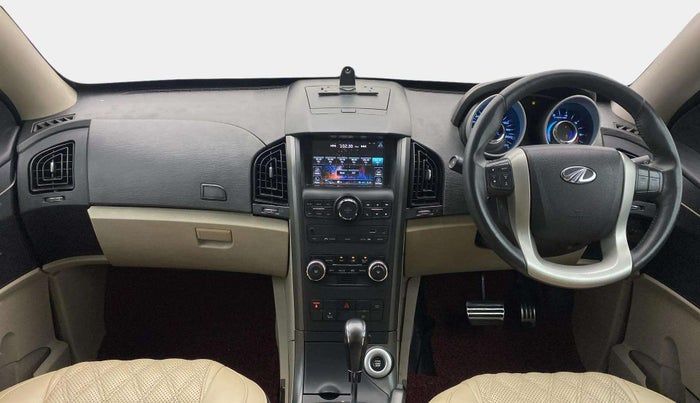 2017 Mahindra XUV500 W10 AT, Diesel, Automatic, 74,720 km, Dashboard