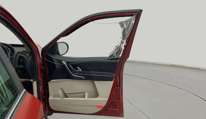 2017 Mahindra XUV500 W10 AT, Diesel, Automatic, 74,720 km, RHS Front Door