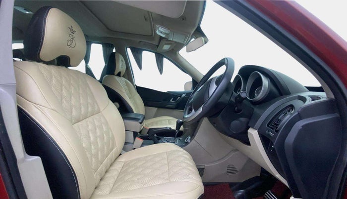 2017 Mahindra XUV500 W10 AT, Diesel, Automatic, 74,720 km, Right Side Front Door Cabin