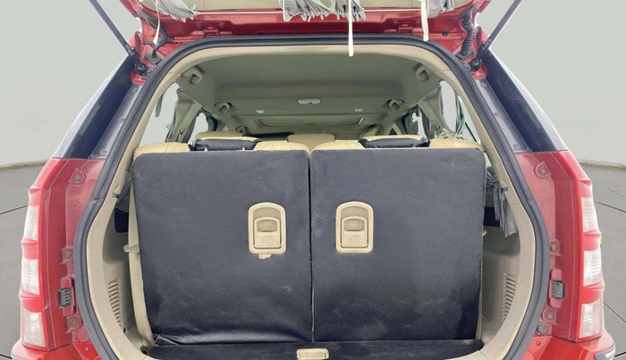 2017 Mahindra XUV500 W10 AT, Diesel, Automatic, 74,720 km, Boot Inside