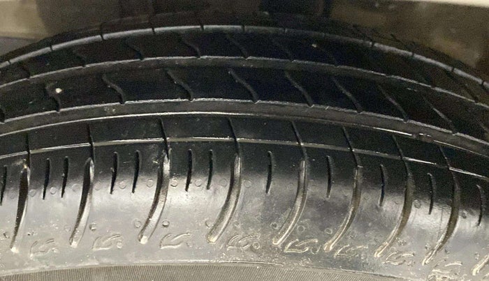 2015 Maruti Swift LXI (O), Petrol, Manual, 40,780 km, Left Rear Tyre Tread