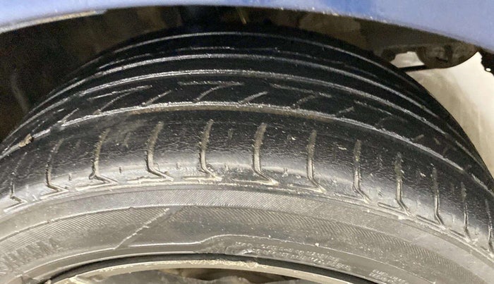 2017 Maruti Baleno DELTA PETROL 1.2, Petrol, Manual, 52,338 km, Right Front Tyre Tread