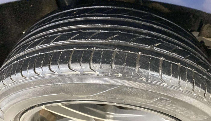 2017 Maruti Baleno DELTA PETROL 1.2, Petrol, Manual, 52,338 km, Left Front Tyre Tread