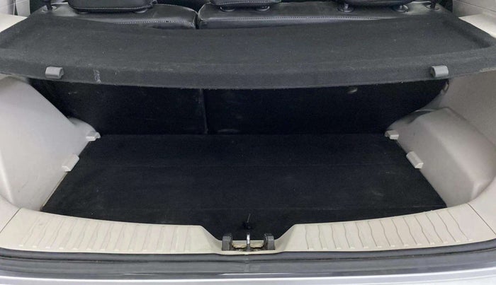 2019 Mahindra XUV300 W6 1.2 PETROL, Petrol, Manual, 26,329 km, Boot Inside