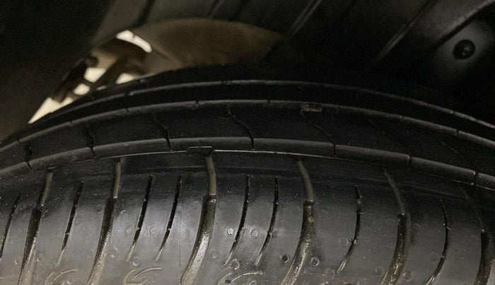 2019 Mahindra XUV300 W6 1.2 PETROL, Petrol, Manual, 26,329 km, Right Rear Tyre Tread