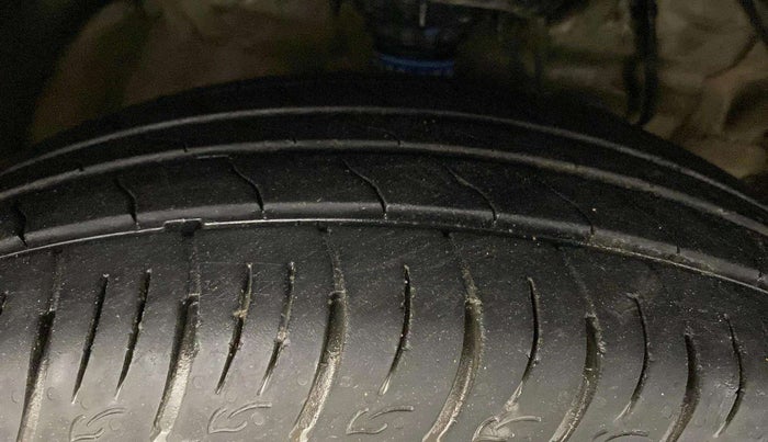 2019 Mahindra XUV300 W6 1.2 PETROL, Petrol, Manual, 26,329 km, Right Front Tyre Tread