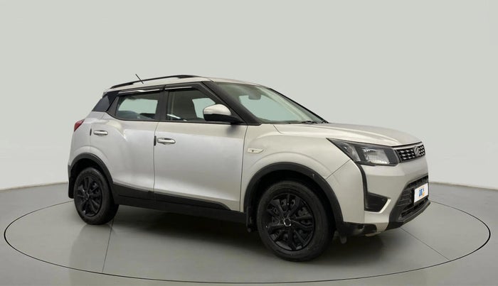 2019 Mahindra XUV300 W6 1.2 PETROL, Petrol, Manual, 26,329 km, Right Front Diagonal
