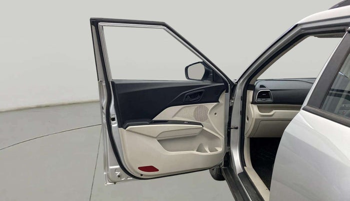 2019 Mahindra XUV300 W6 1.2 PETROL, Petrol, Manual, 26,329 km, LHS Front Door