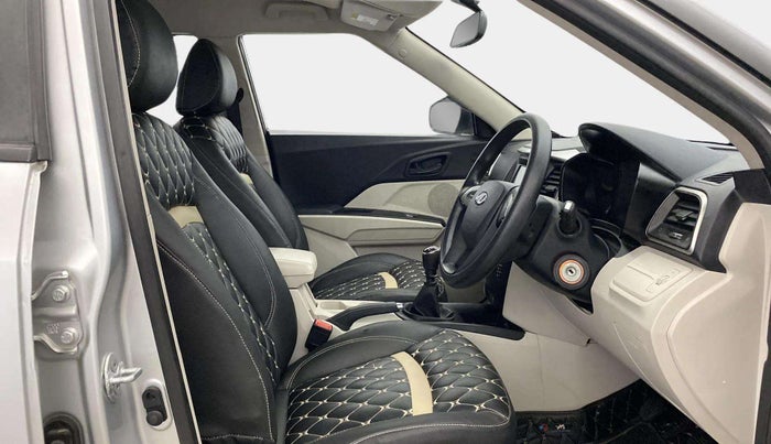 2019 Mahindra XUV300 W6 1.2 PETROL, Petrol, Manual, 26,329 km, Right Side Front Door Cabin