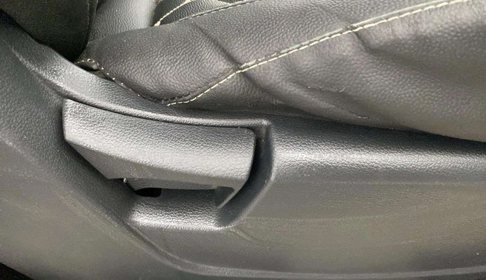 2019 Mahindra XUV300 W6 1.2 PETROL, Petrol, Manual, 26,329 km, Driver Side Adjustment Panel