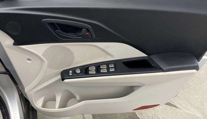 2019 Mahindra XUV300 W6 1.2 PETROL, Petrol, Manual, 26,329 km, Driver Side Door Panels Control